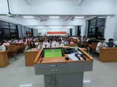 厨房的摆设布局

中度可信度描述已自动生成