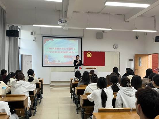 会议室里的人们

AI 生成的内容可能不正确。